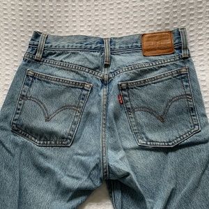 Levis wedgie light wash jeans
